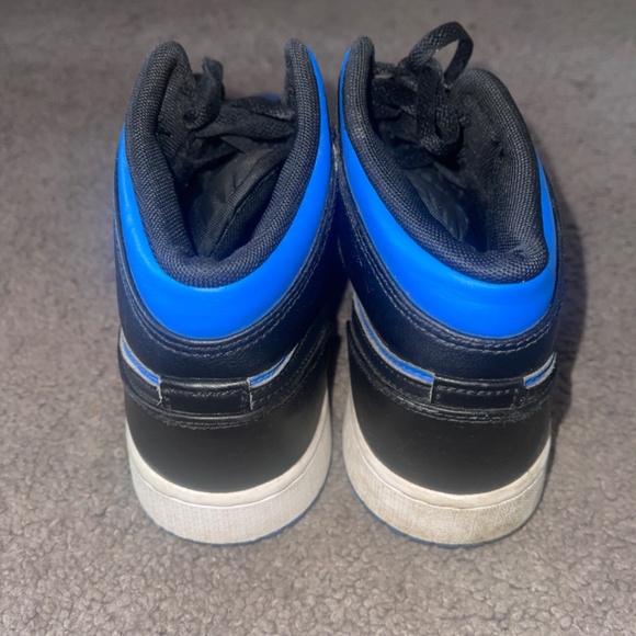 Nike Jordan hi top youth sneakers - Picture 5 of 9